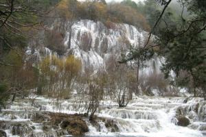 Cascada desbordada en el río Cuervo